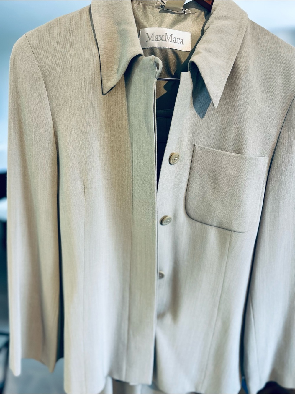 MaxMara Light celery Two-Piece Suit with Notched Collar. Flowing great fit